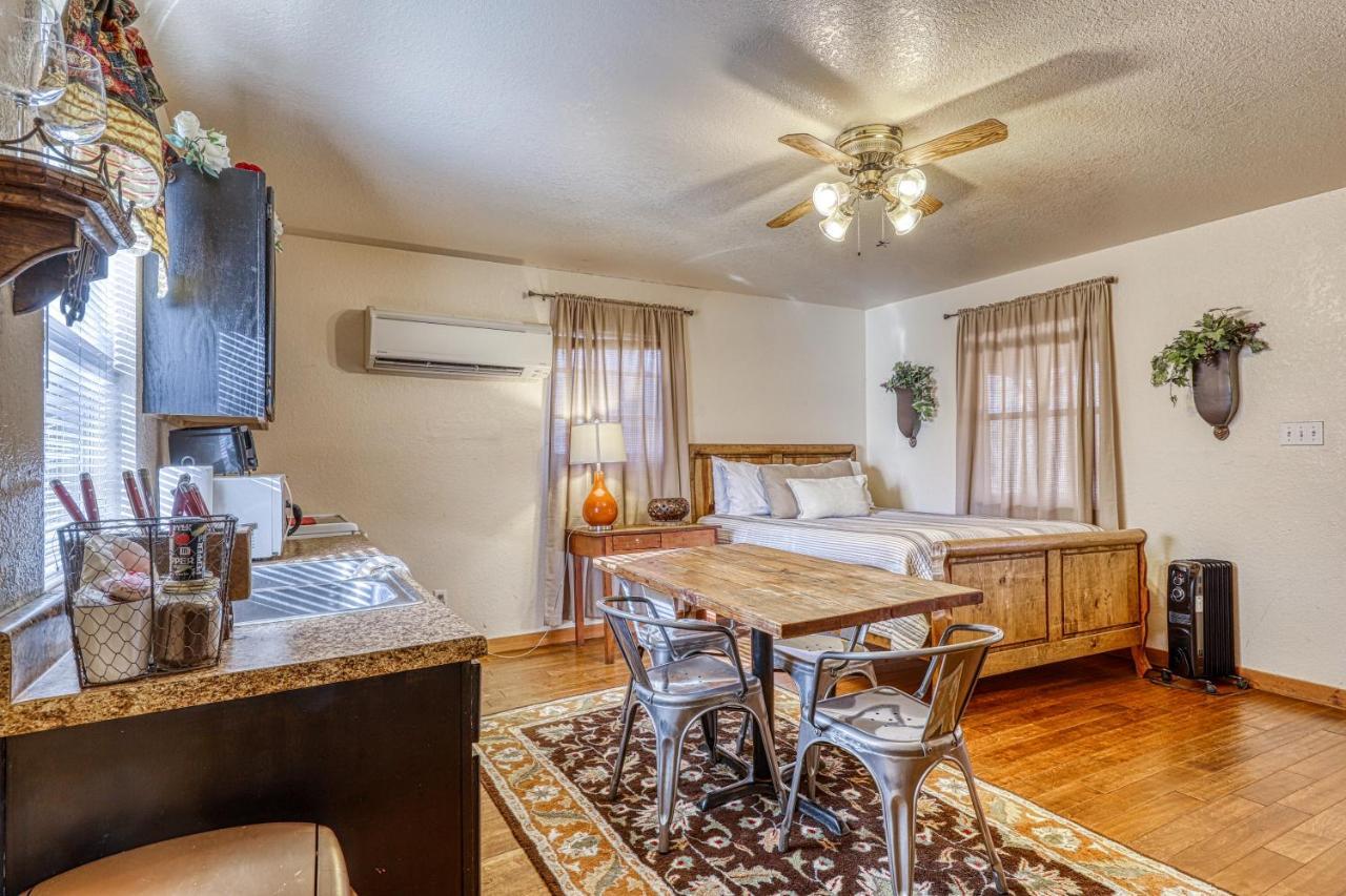 The Olive @ Mendelbaum Winery Guest Cabins Hotel Fredericksburg Exterior foto