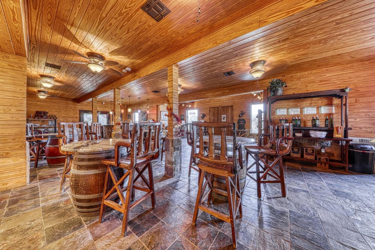 The Olive @ Mendelbaum Winery Guest Cabins Hotel Fredericksburg Exterior foto