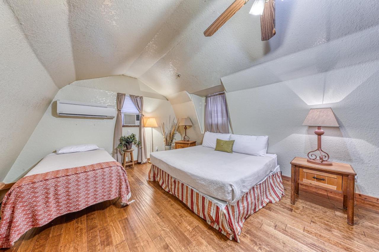 The Olive @ Mendelbaum Winery Guest Cabins Hotel Fredericksburg Exterior foto